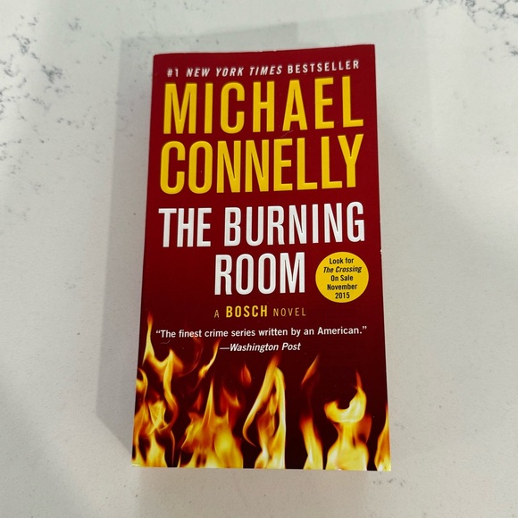 Michael Connelly The Burning Room book - Picture 1 of 3